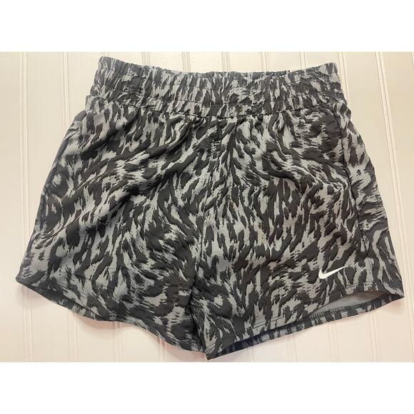 NWT Nike Girls One Woven High-Waisted Shorts Black Gray - Size Girl's Medium - Picture 1 of 5
